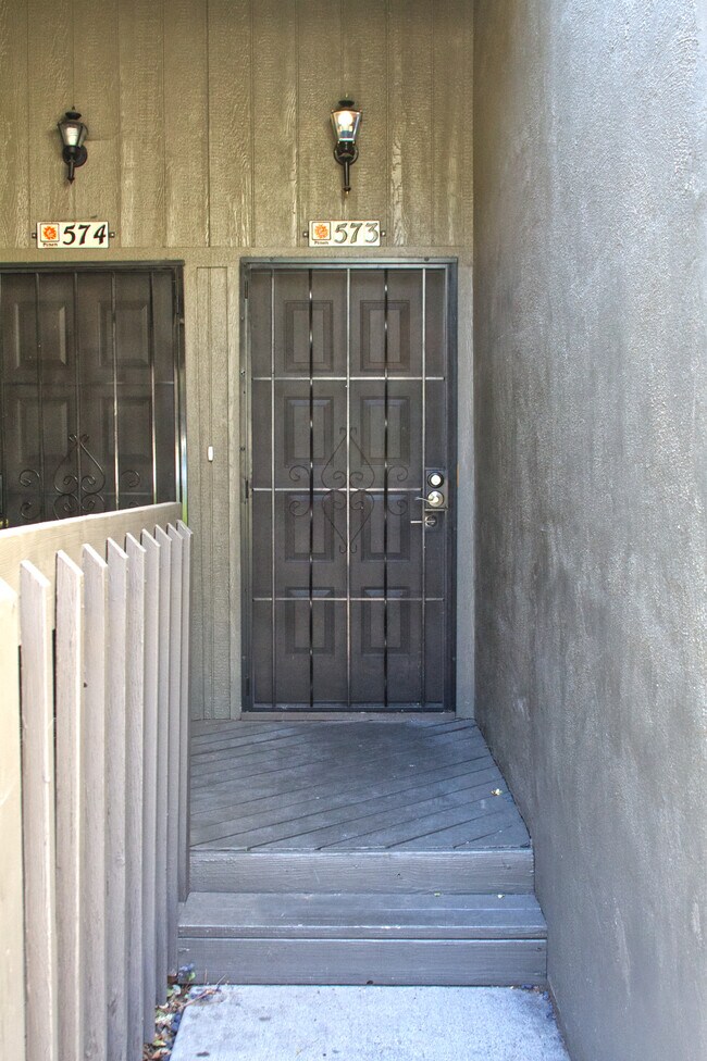 Foto del edificio - 2605 N Pinon Ridge Dr