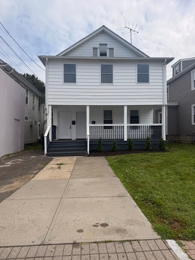 Foto del edificio - 105 Bridgeport Ave