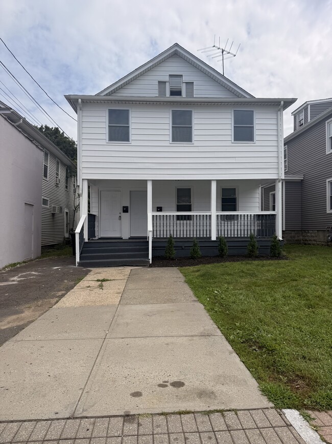 Building Photo - 105 Bridgeport Ave