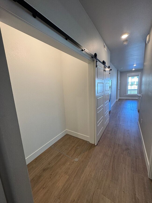 Foto del edificio - 6120 Elysian Rd