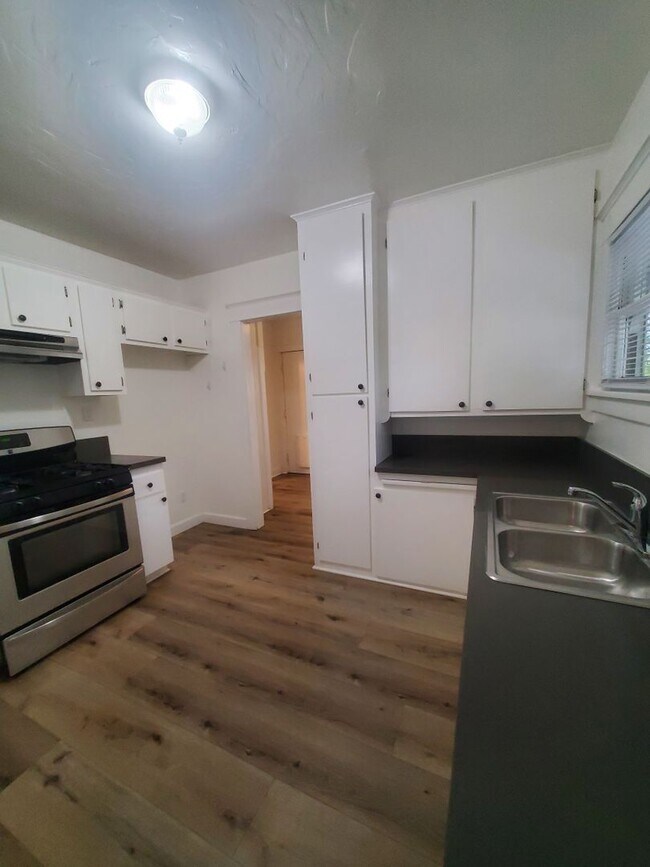 Building Photo - 448 Fillmore St