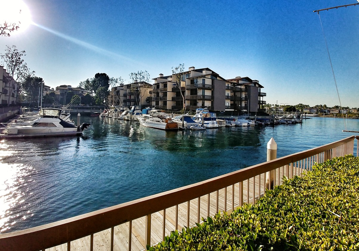 Primary Photo - 5124 Marina Pacifica Dr N
