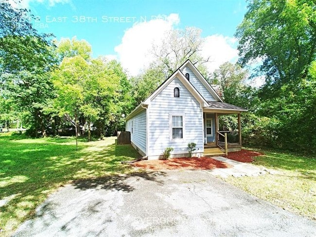 Building Photo - This Home Has It All