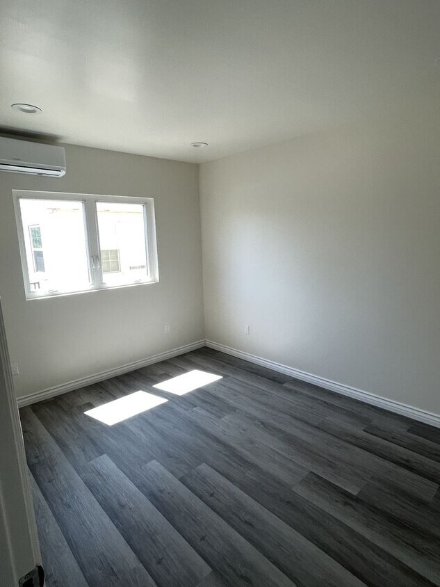 Building Photo - Wah Y Shum - R2804