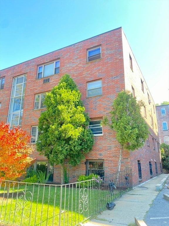 Building Photo - 70 Jamaicaway