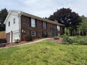 Building Photo - 423 Kendall Rd
