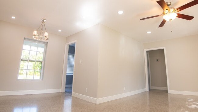 Foto del edificio - 259 Bloomfield Dr