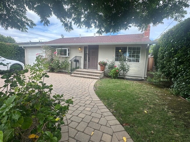 Building Photo - Beautiful Menlo Park Home near Facebook he...