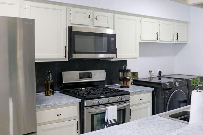 Building Photo - 6685 Kentwick Dr