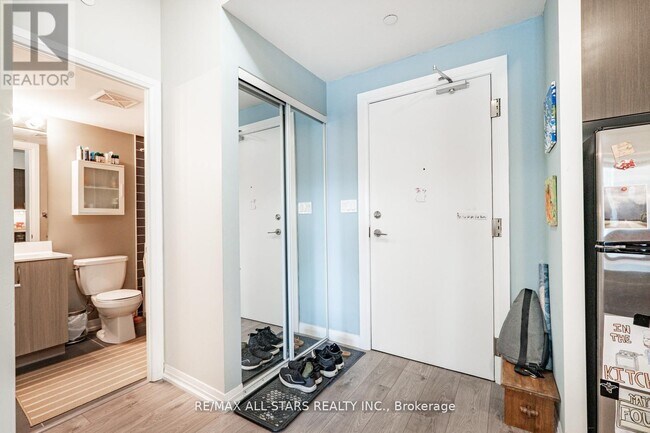 Photo du bâtiment - 741 Sheppard Ave W