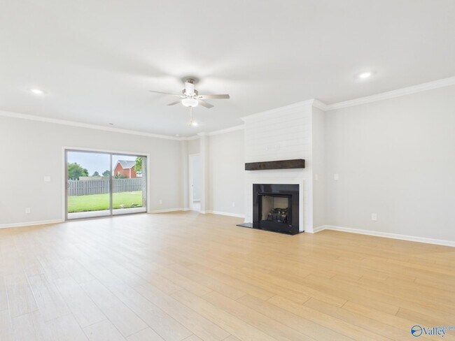 Foto del edificio - 18072 Longleaf Dr