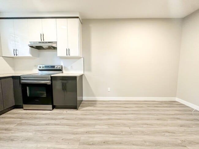 Photo du bâtiment - 1.0 bedroom in Edmonton Alberta T6C 0V4