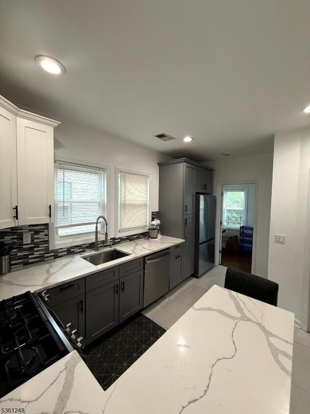 Foto principal - 135 Bellevue St