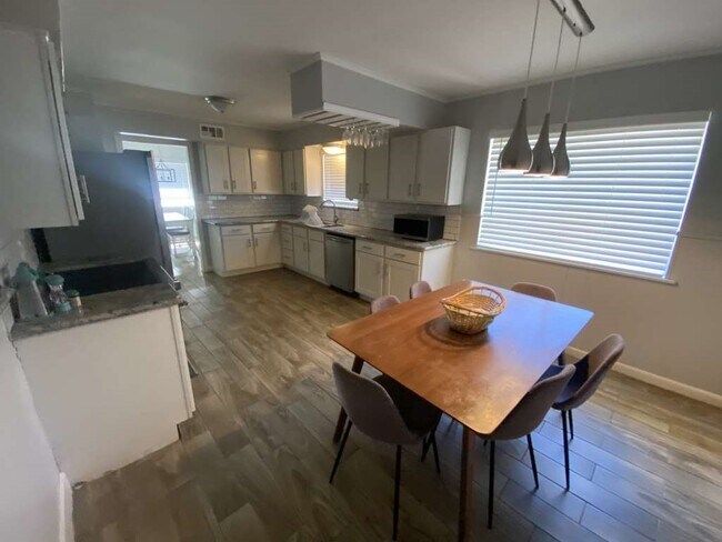 Foto del edificio - 5566 Beechnut St