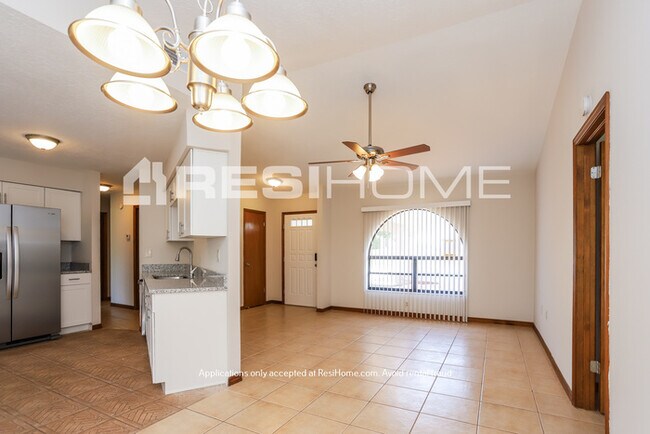 Building Photo - Newly Renovated Home!