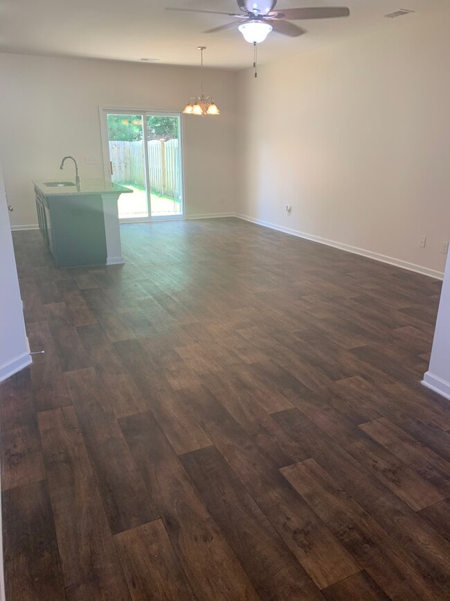 Building Photo - 215 Orange Pond Ct