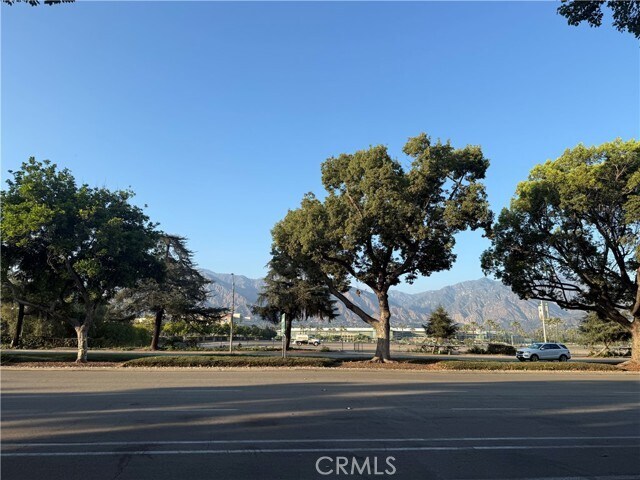 Foto del edificio - 452 W Huntington Dr