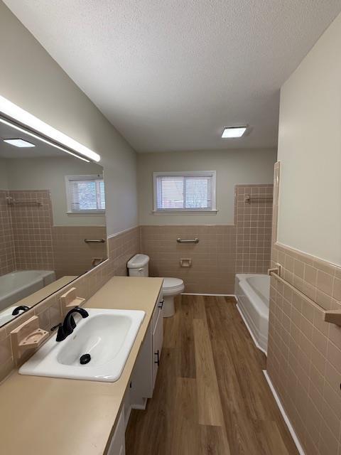 Building Photo - 2120 Belmont Dr