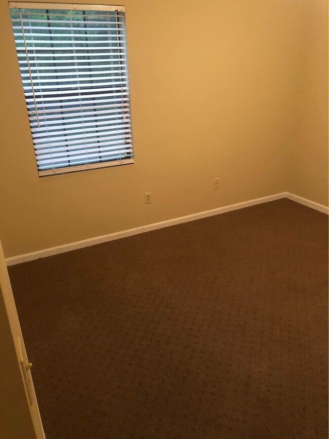 Building Photo - 212 Apache Dr