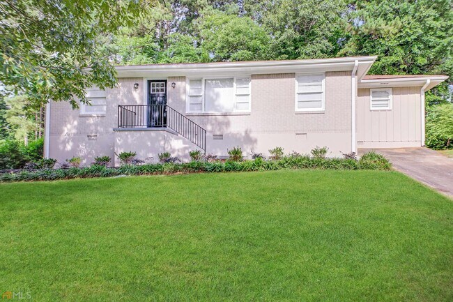 Foto del edificio - 2159 Holly Hill Dr