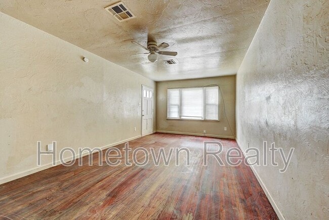 Building Photo - 410 E Steed Dr