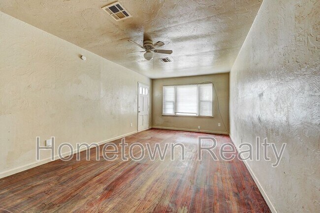 Foto del edificio - 410 E Steed Dr