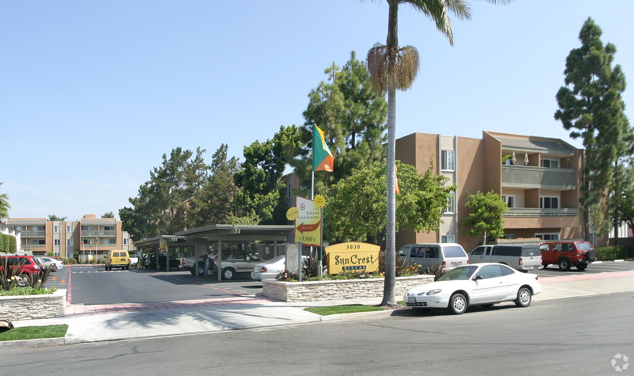 Building Photo - Suncrest Villas