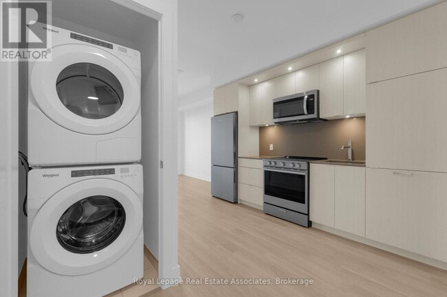 Photo du bâtiment - 60 Central Park Roadway