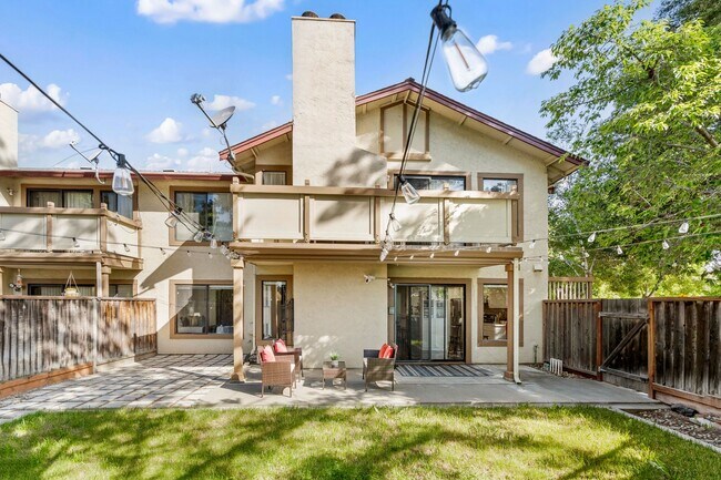 Foto del edificio - 874 Cherry Glen Cir