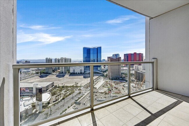Foto del edificio - 34th Floor Condo at Allure - Amazing Strip Views!