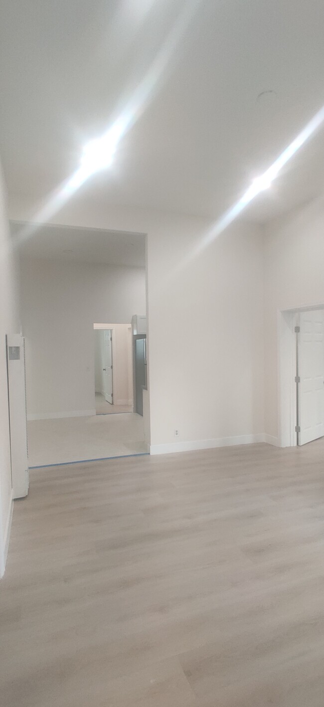 Building Photo - 1333 S Park Ave