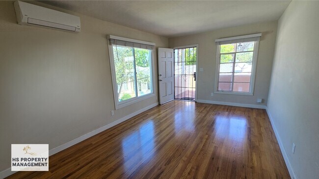 Building Photo - 412 S Sunshine Ave
