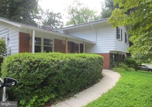 Building Photo - 3214 Fair Woods Pkwy