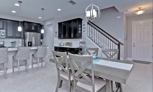 Foto del edificio - Beautifully Upgraded Townhome For Rent in ...