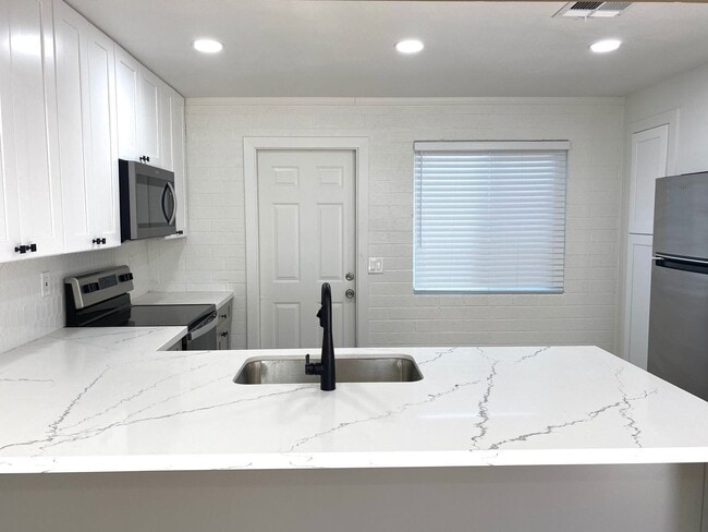 Interior Photo - The Grayson2