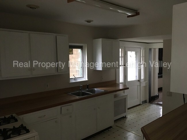 Foto del edificio - 526 W Union Blvd