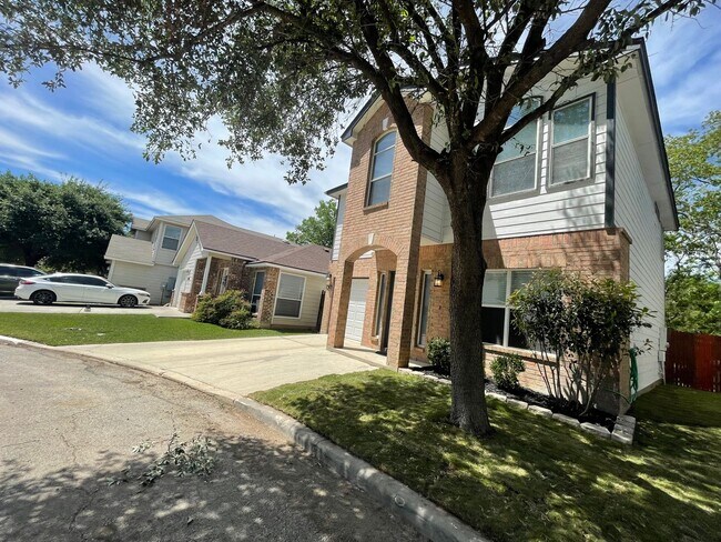 Building Photo - Beautiful Home in Medical Center!