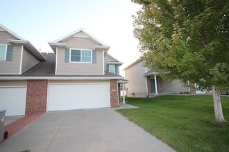 Building Photo - 8931 Broken Spoke Dr