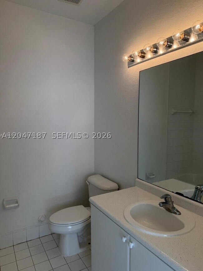 Building Photo - 1656 SE 29th Dr