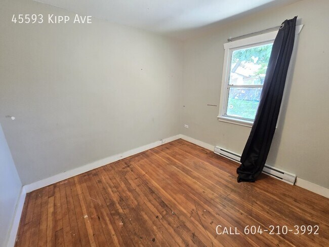 Building Photo - 2 Bedroom Rancher