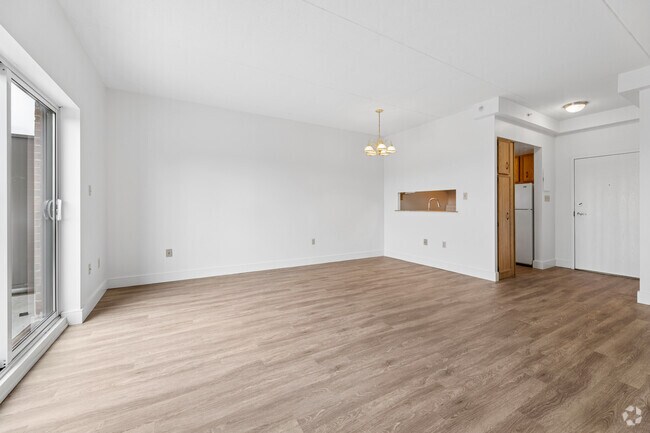 2 chambres, 1 salle de bain - 891 pi² - Salon - 405 Park Road North