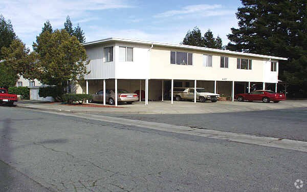 Building Photo - 407 J St