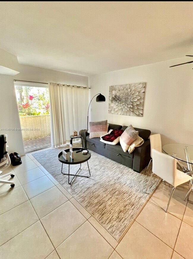 Foto del edificio - 8950 SW 69th Ct