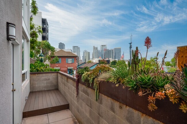 Foto del edificio - Live in Little Italy! 2BD/2BA Condo Available Now! ~ Partially Furnished! $4,550/month