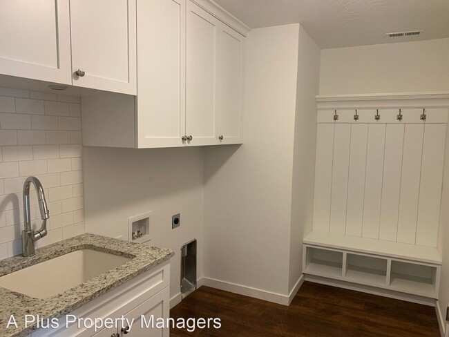 Building Photo - 3 br, 2 bath House - 545 W Ashworth Lane