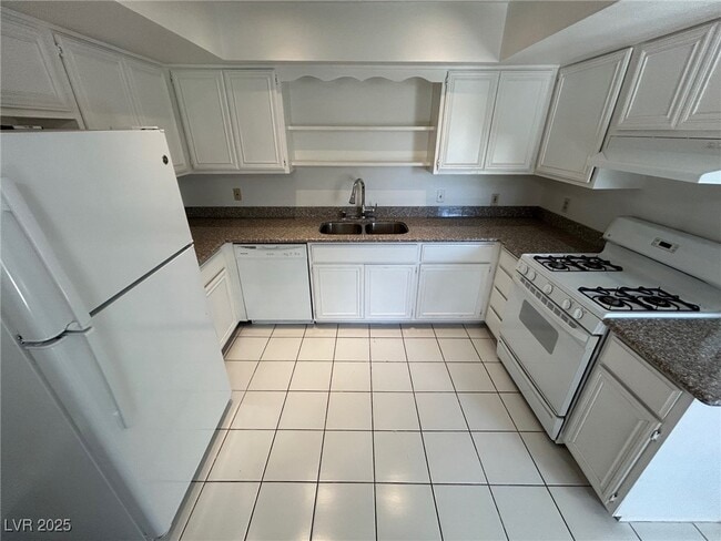 Building Photo - 5576 W Rochelle Ave.