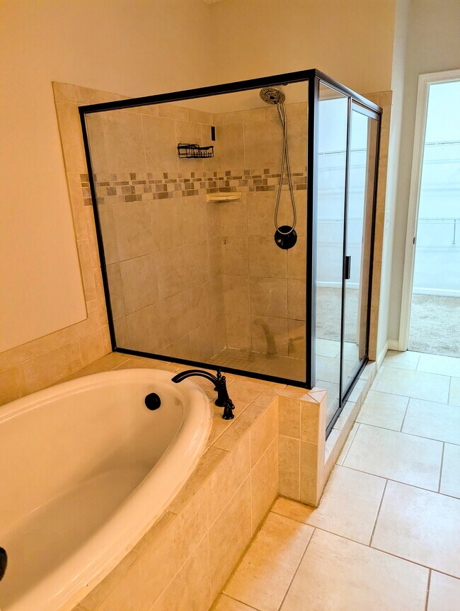 Photo - 913 Dumaine Trce Townhome