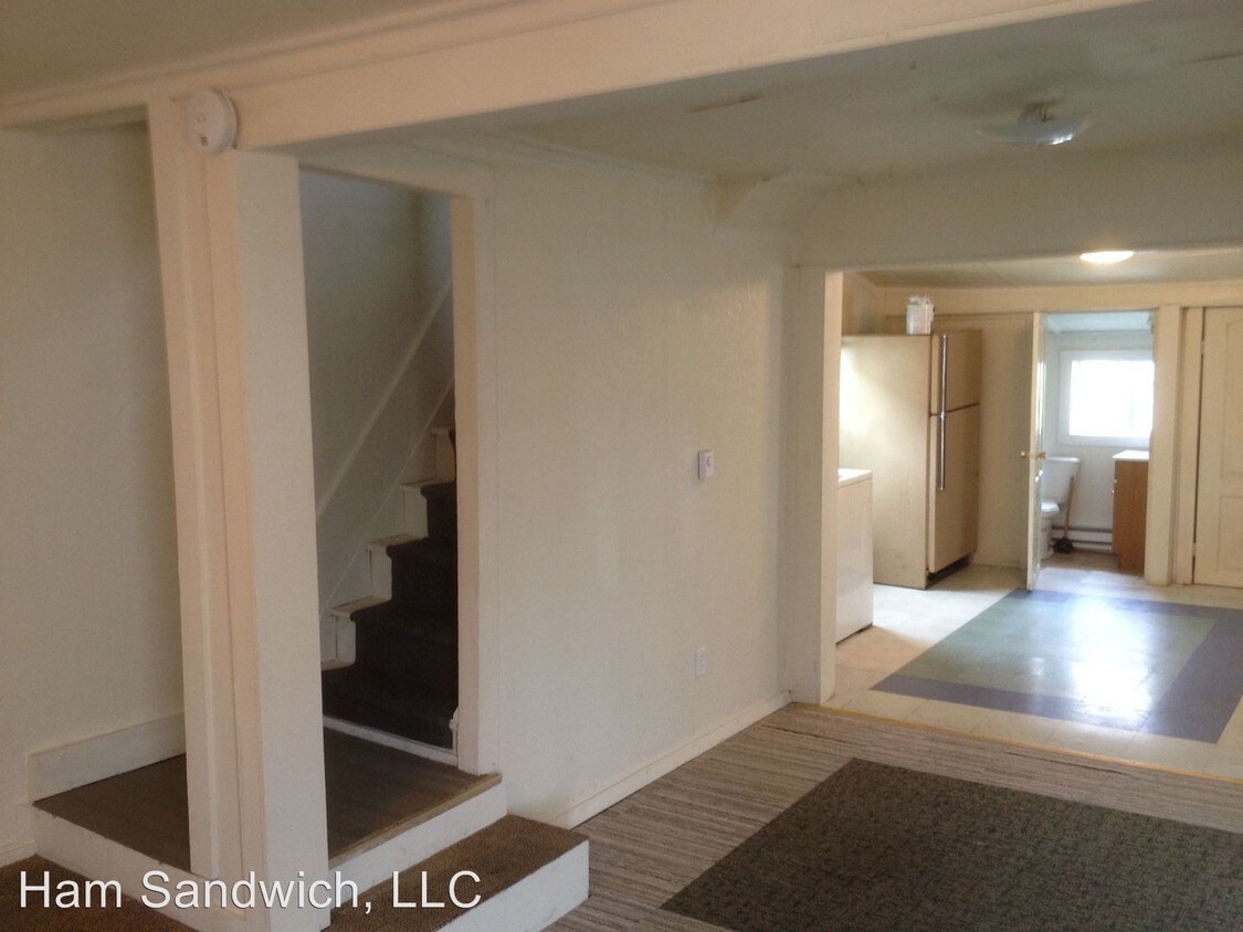 Primary Photo - 1 br, 1 bath House - 208 E. 3rd Street