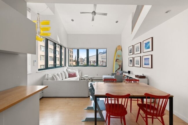 Building Photo - 42 Tiffany Pl