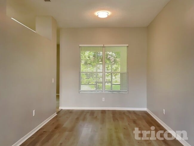 Foto del edificio - 250 Parkview Dr